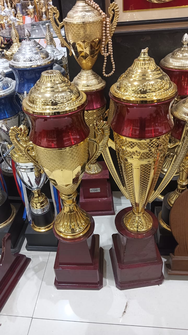 Laurel Crown Trophy